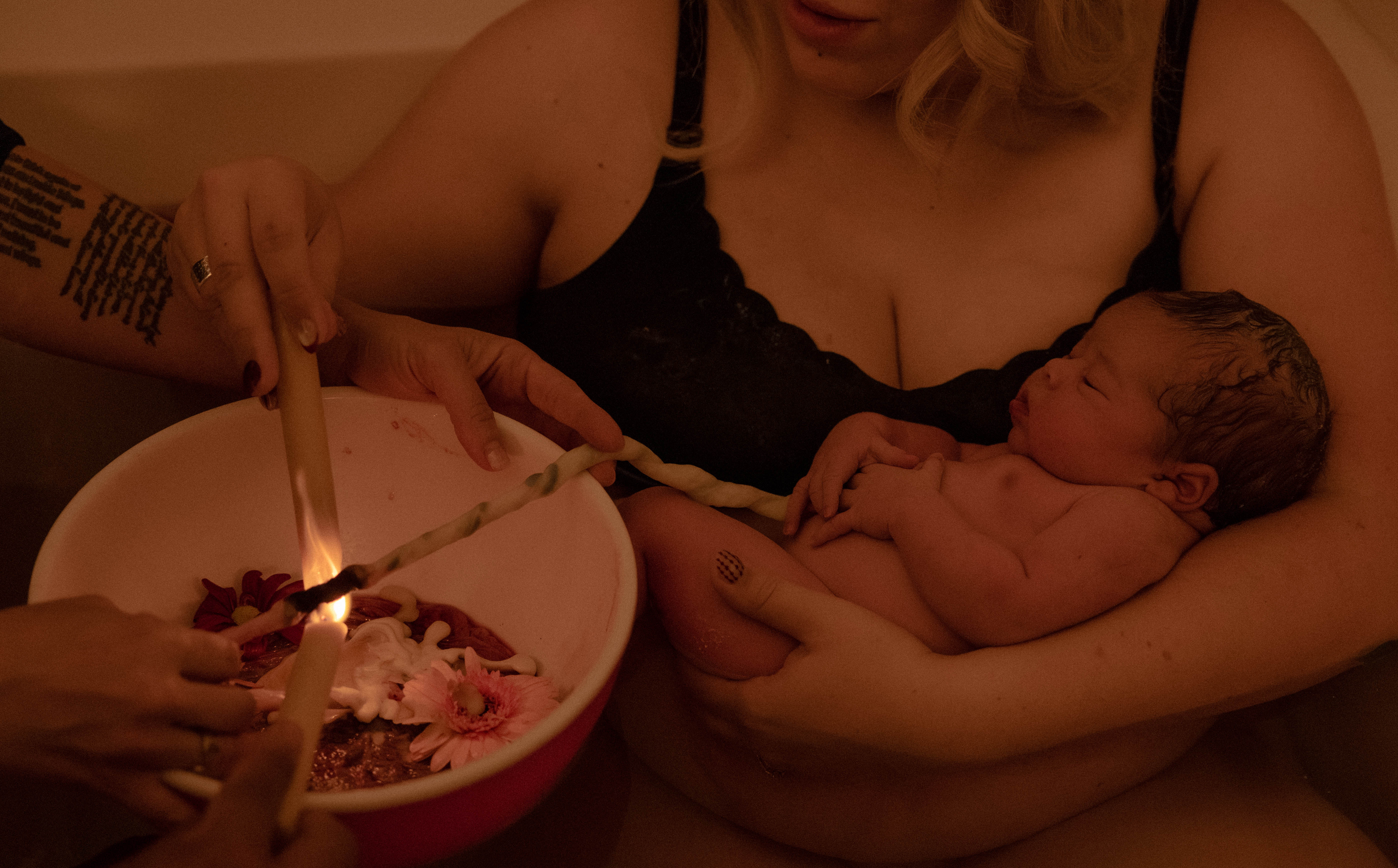 Mother and baby connection in the first moments after birth